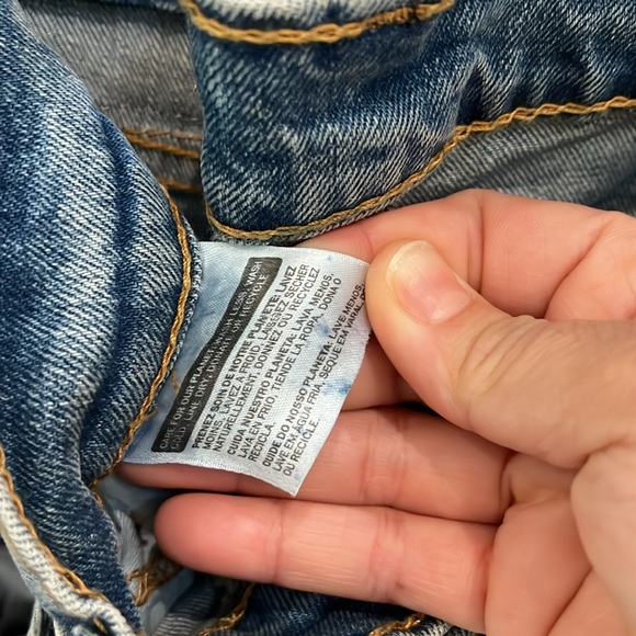 LEVI’S Women’s 550 Relaxed 32 x 32 Blue Jeans NWT - Picture 7 of 16